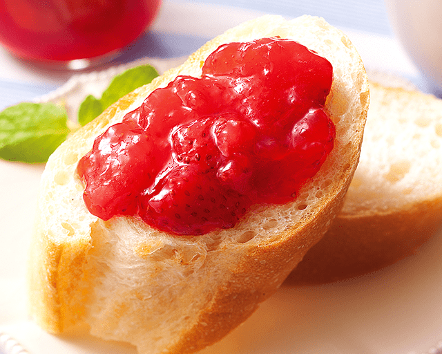 苺がゴロゴロ贅沢ジャム CO・OP静岡県産紅ほっぺの苺ジャム 砂糖やレモンまで国産なんてこれぞコープ!見た目も高級感があって、ぜひ利用したいです!(わかママさん)