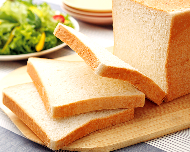 しっとり、ほんのりクリーミー。トーストするとサックリ、もっちり! CO・OPハイトースト しっとりしていてきめ細かい!トーストして冷めても、固くならずやわらか~いまま!(ぽんぽこたんさん)