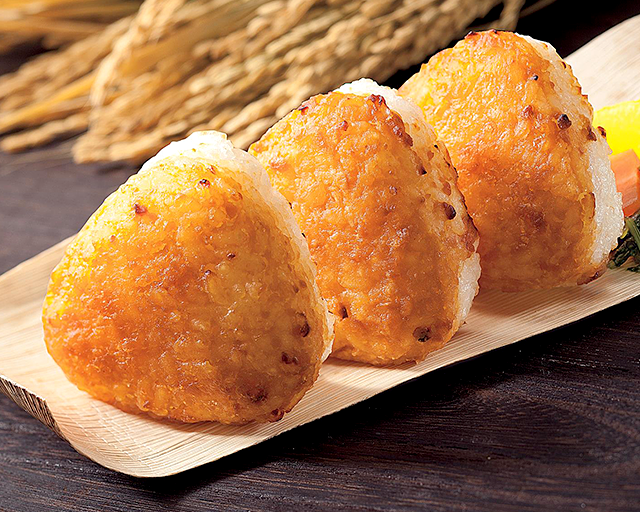 こだわりごはんと人気のお味噌がコラボ CO・OP指定産地米と長期熟成生みその焼おにぎり みそ味の焼きおにぎりは好きですが、なかなか売っていないので、うれしいです♪ 作ると手間なので、レンジで手軽に食べられるのが良い ! (トモミさん)