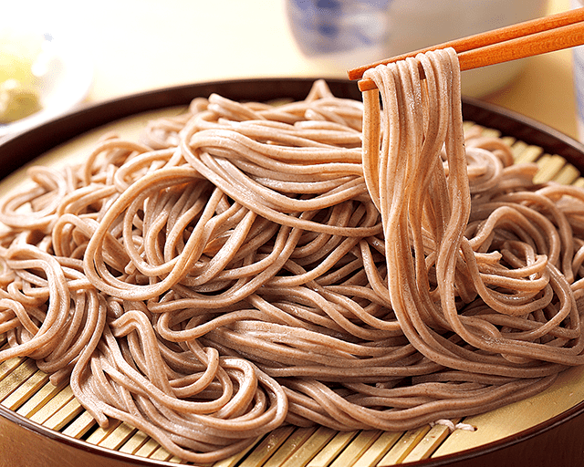 声に応えて純日本生まれ CO・OP国産素材で作ったとろろそば すべてが国産はとても良いです。小麦粉”春よ恋”など話題のものを使ってるんですね!のどごしよくおいしいです。(わかママさん)