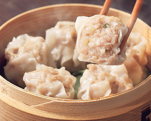 ごろっ。肉!中華街の味 CO・OP横浜大飯店監修のおいしい焼売 肉の味がしっかりして、おいしいです。野菜の甘味もしっかりあります。肉まんが気にいっているので、焼売の発売が楽しみです! (トモミさん)